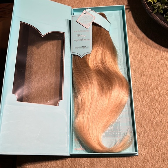 Other - Halocouture Blonde Balayage 18” Extension.